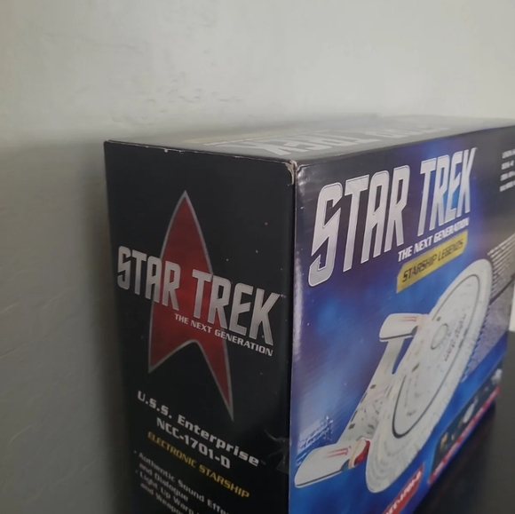 2014 Star Trek Next Generation Enterprise NCC-1701-D "All Good Things"  NIB - Picture 8 of 16